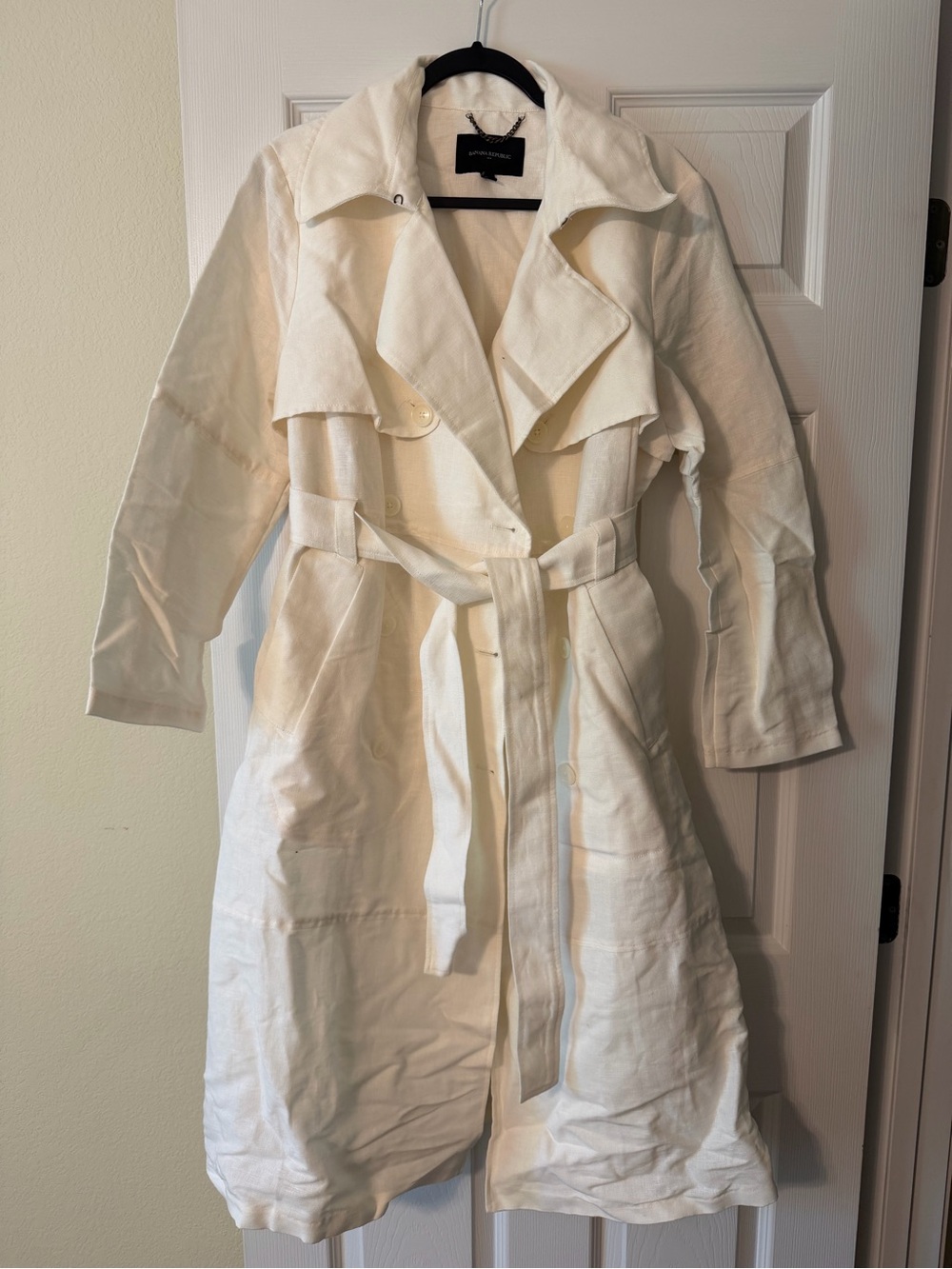 Banana Republic Off-White Trench Coat With Belt